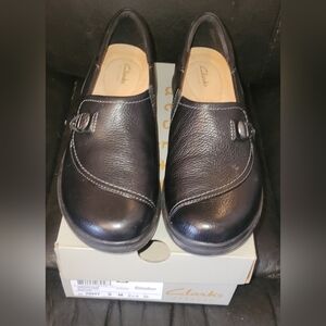 EUC Clarks Artisan Women's Black Leather 'Certina Ease' Slip On Loafers Size 9